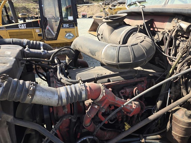 2005-mack-cl733-image-49