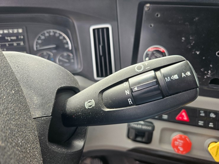2019-freightliner-cascadia-126-image-69