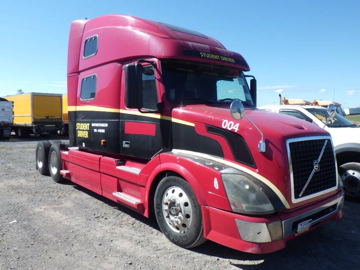 2006-volvo-vnl780-image-2