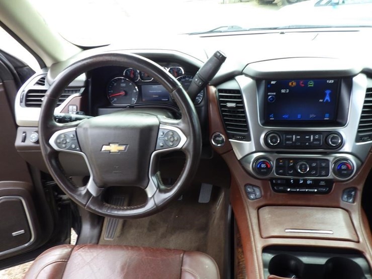2015-chevrolet-suburban-image-9