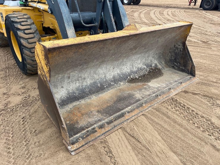 2017-deere-410l-image-13