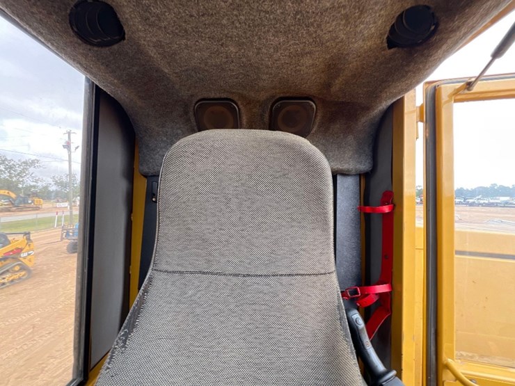 2013-caterpillar-559c-image-50