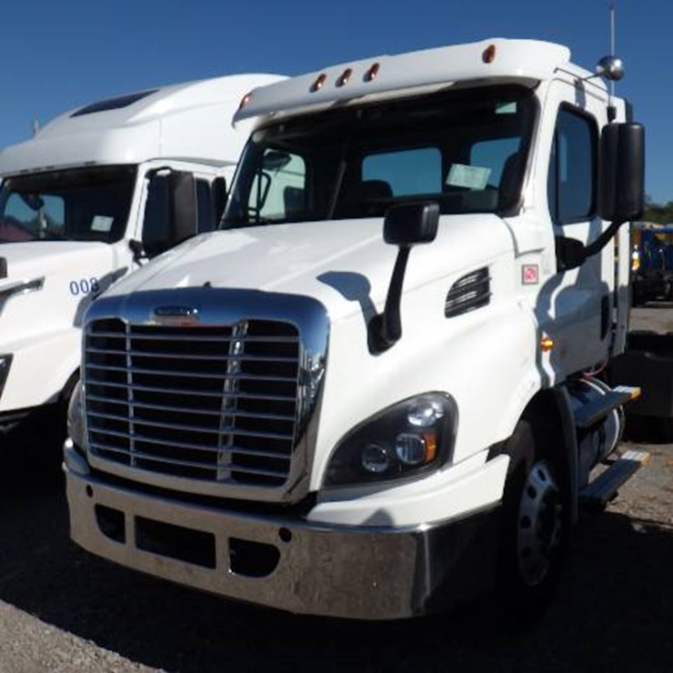 2017 FREIGHTLINER CASCADIA 113