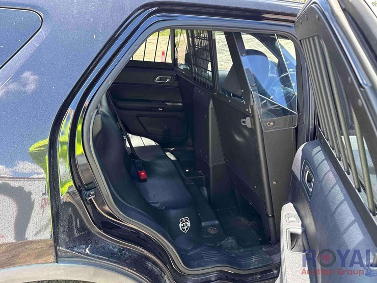2019-ford-explorer-image-21