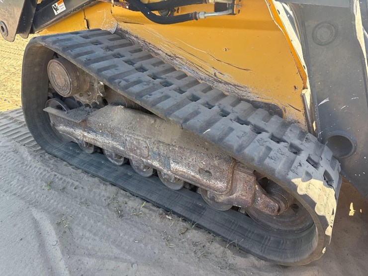 2012-john-deere-329d-image-13
