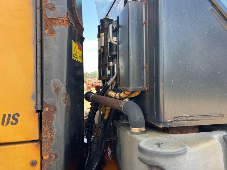 caterpillar-120-image-36