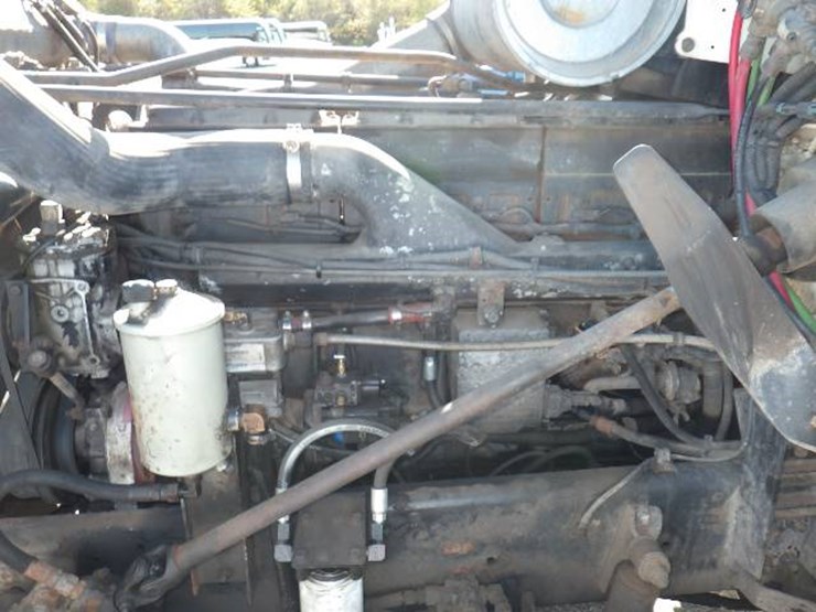 2001-freightliner-fld120-image-11