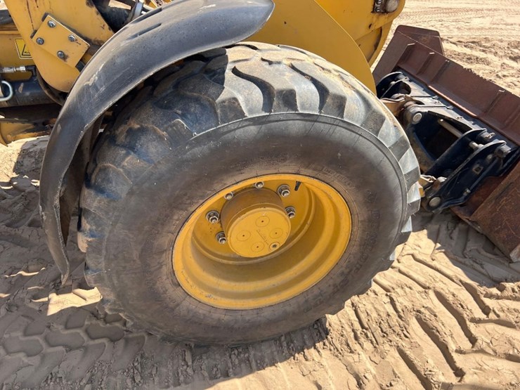 2021-caterpillar-908m-image-12