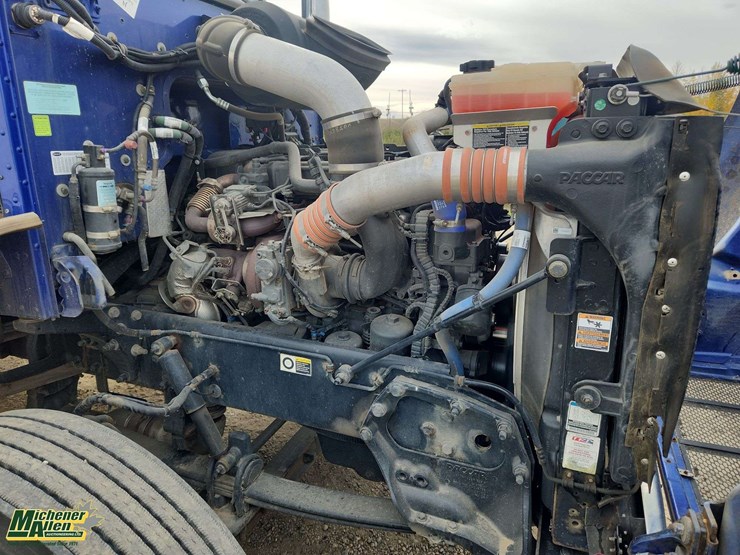 2014-peterbilt-384-image-16