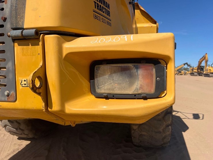 2006-deere-250d-image-9
