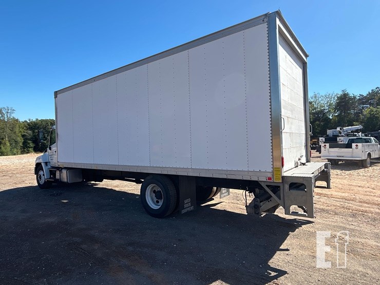2019-hino-268-image-3