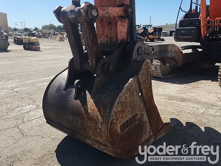2015-hitachi-zx300-lc-6-image-22