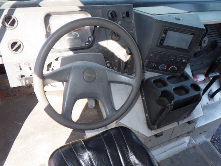 2016-freightliner-mt55-image-12