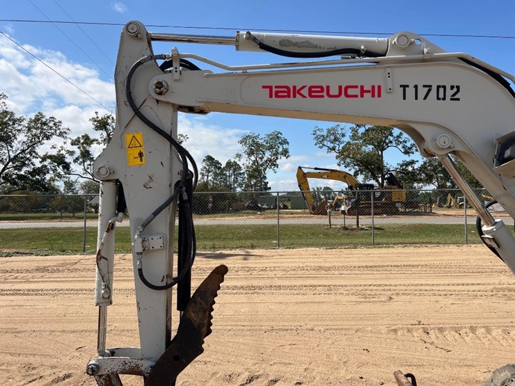 2018-takeuchi-tb240-image-20