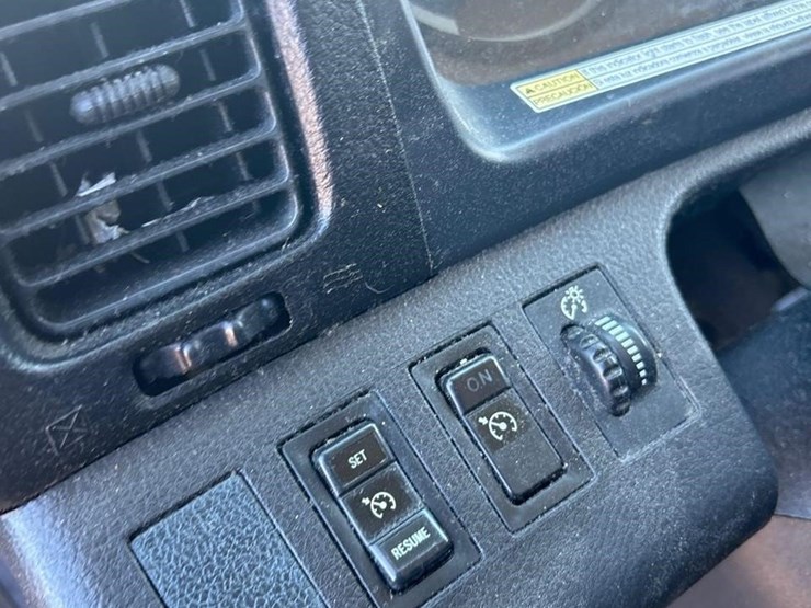 2019-hino-268-image-41