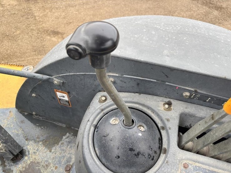 2012-deere-210lj-image-35