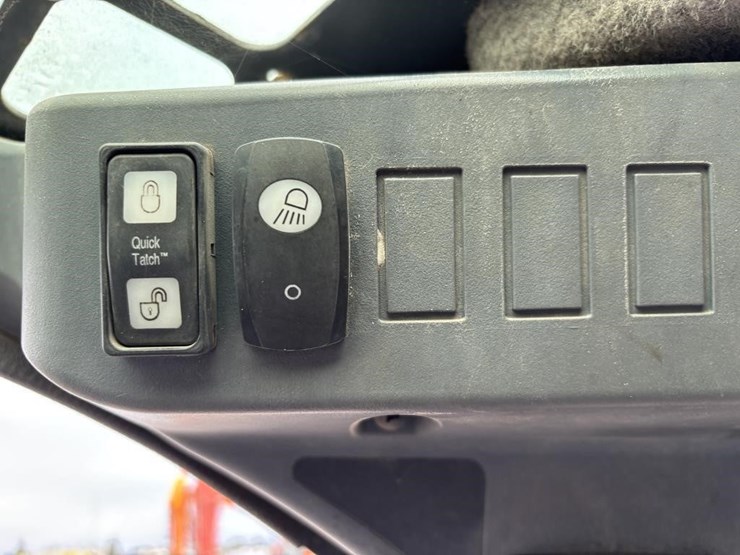 deere-325g-image-30