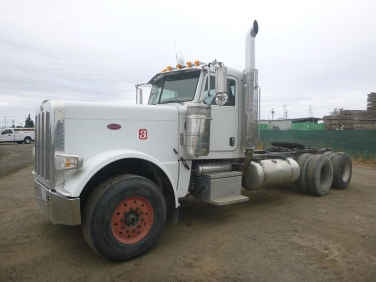 2012-peterbilt-389-image-1