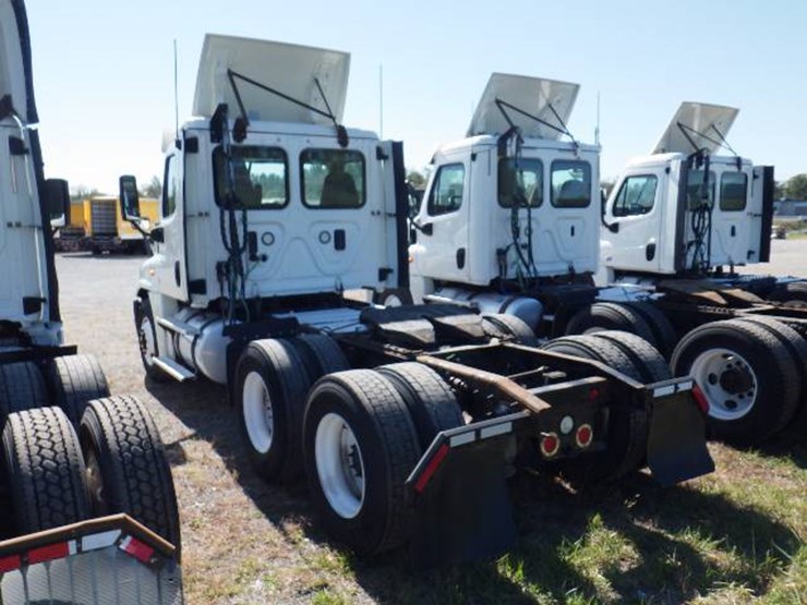 2017-freightliner-cascadia-125-image-8