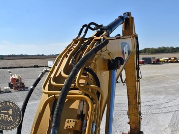 2015-caterpillar-328d-lcr-image-77