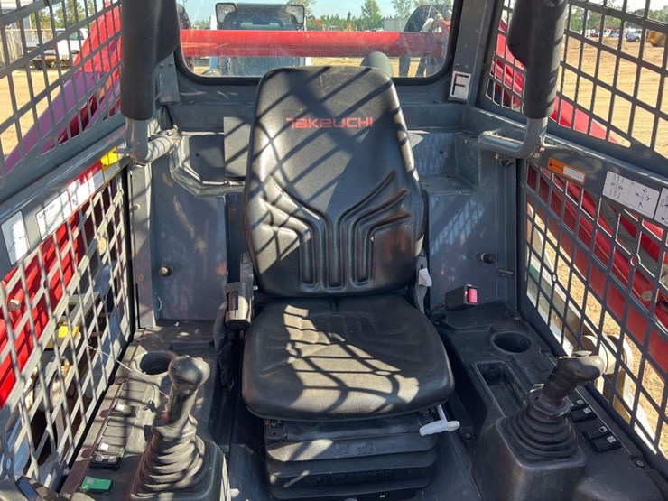 2022-takeuchi-tl12v2-image-26