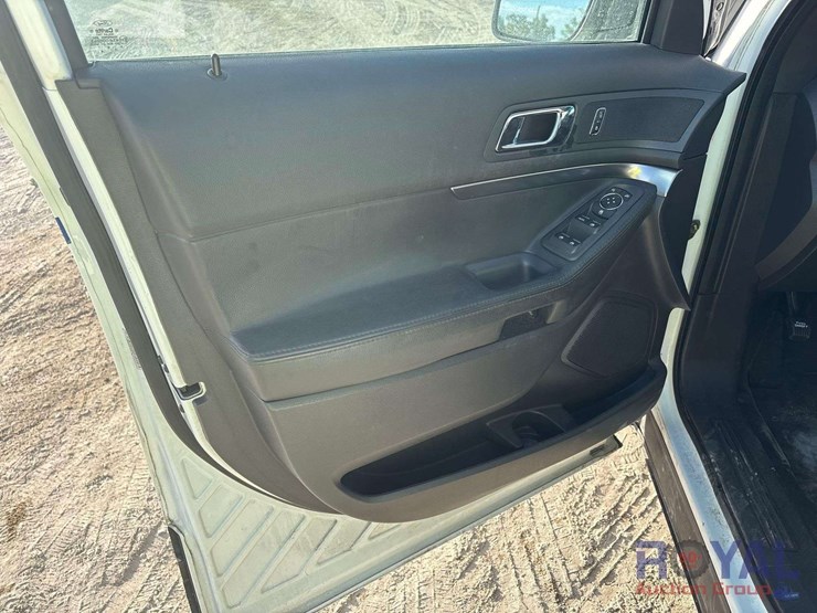 2015-ford-explorer-image-8