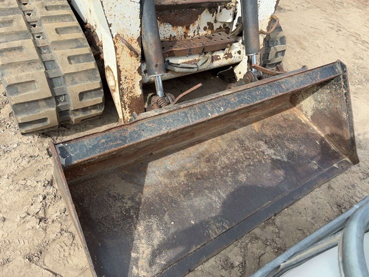2008-bobcat-t300-image-20