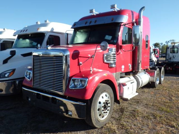 2019-freightliner-coronado-122sd-image-1