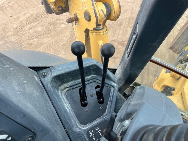 2017-deere-410l-image-41