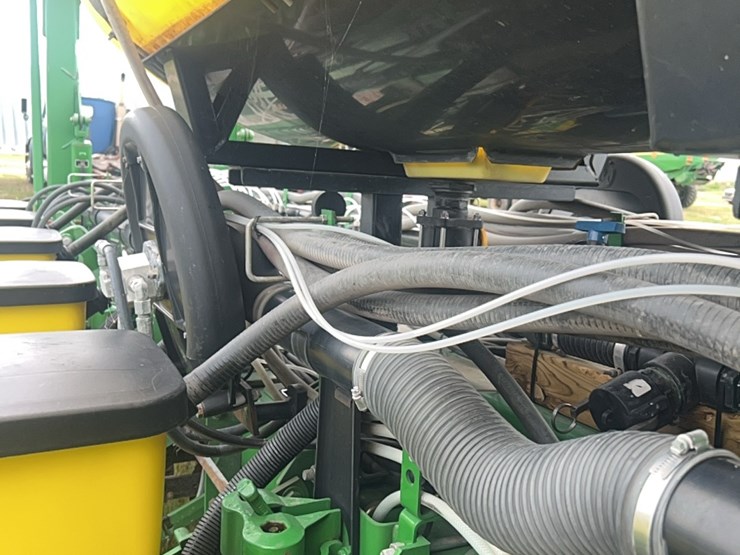 john-deere-16-image-32
