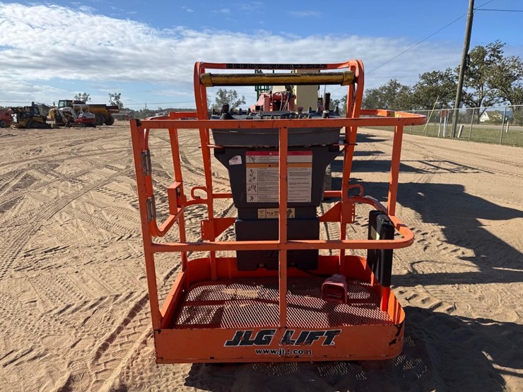 2008-jlg-e400ajpn-image-7