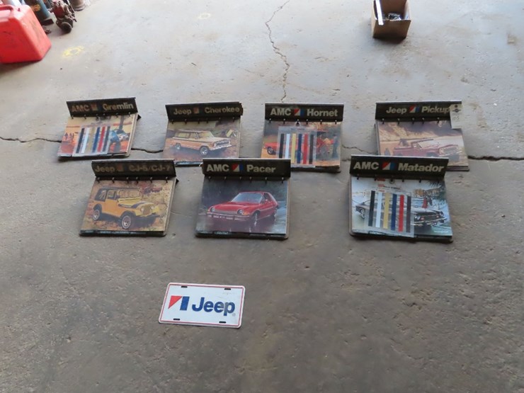 amc-jeep-dealership-display-books-1976-image-1