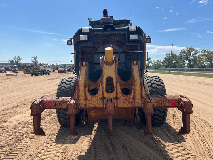 caterpillar-120-image-3