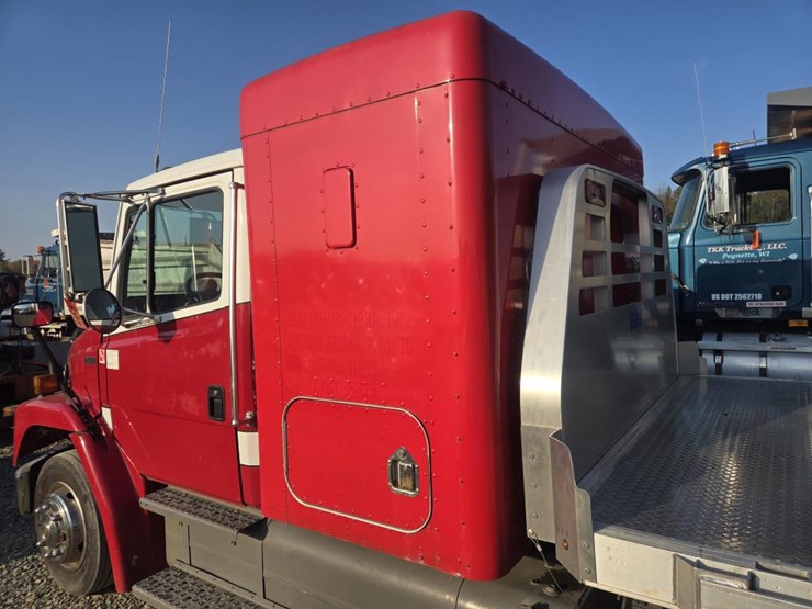 1997-freightliner-fl60-image-14
