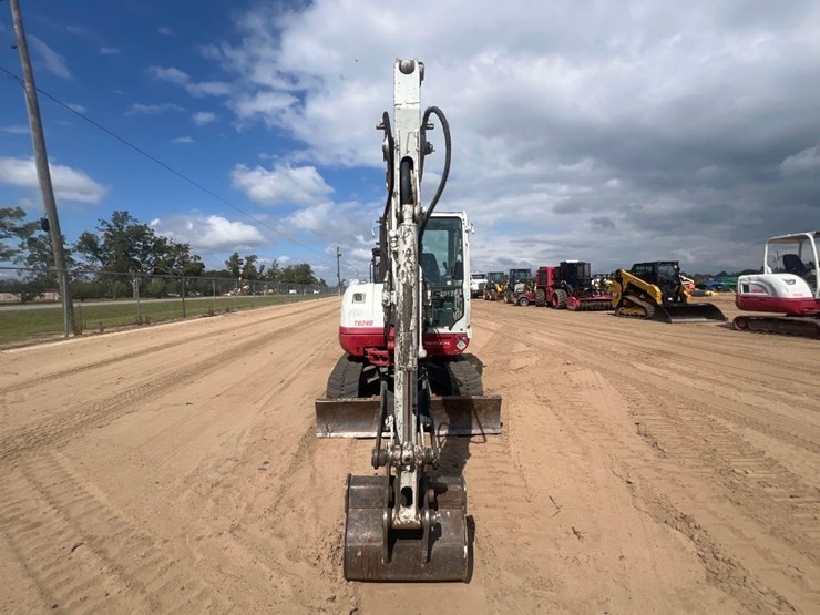 2021-takeuchi-tb240-image-8