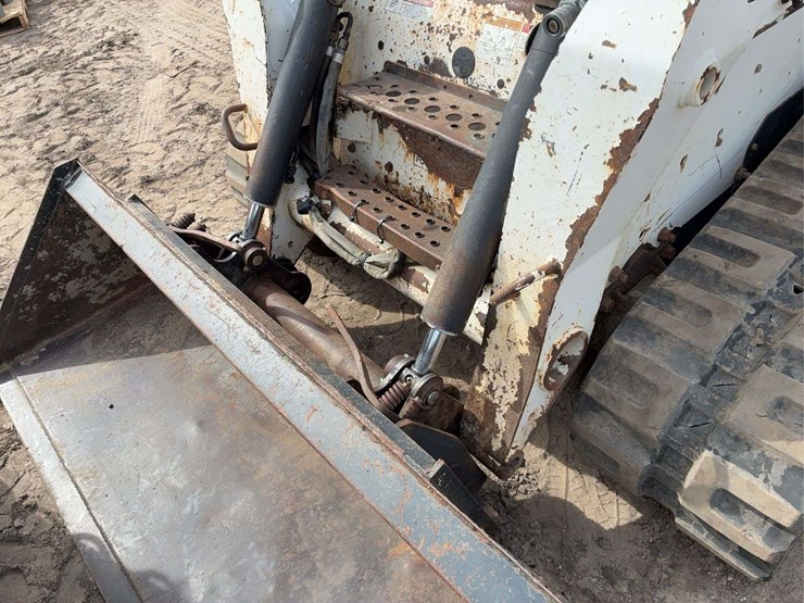 2008-bobcat-t300-image-3