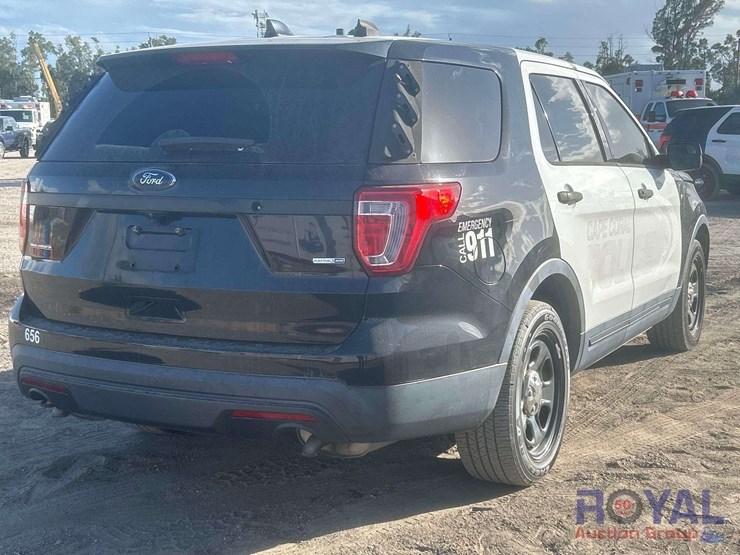 2016-ford-explorer-image-3