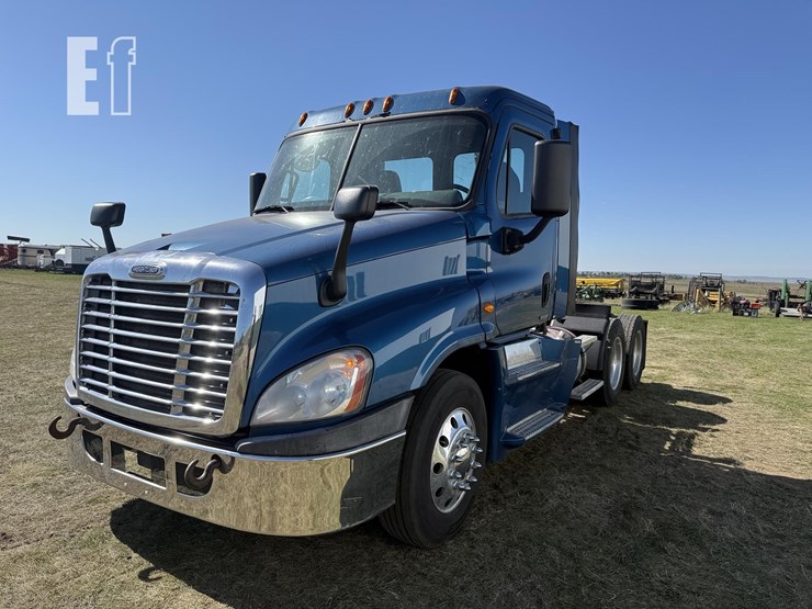 2015-freightliner-cascadia-125-evolution-image-7