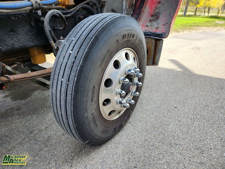 2004-peterbilt-379-image-18