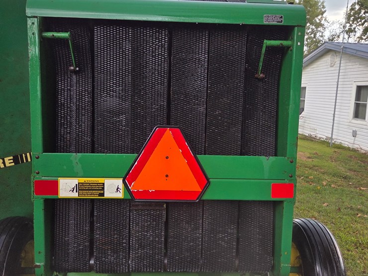 john-deere-335-image-13
