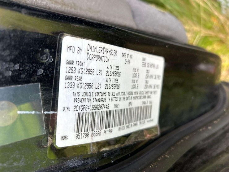2005-chrysler-town-&-country-image-5