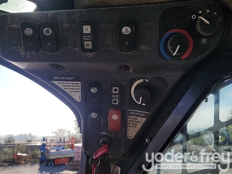 2010-deere-332d-image-27
