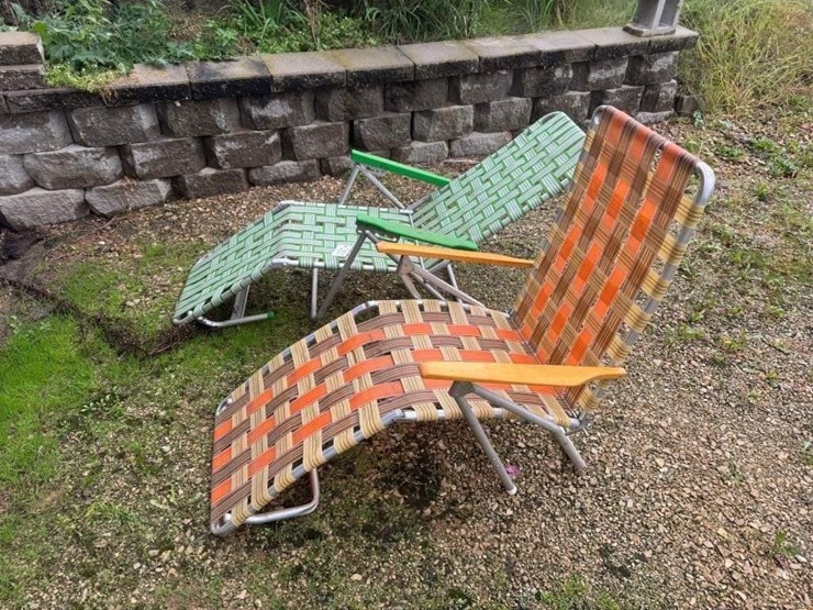 2-lounge-chairs-image-2