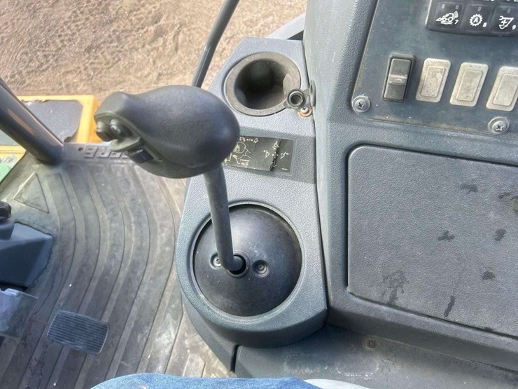2015-deere-410l-image-15