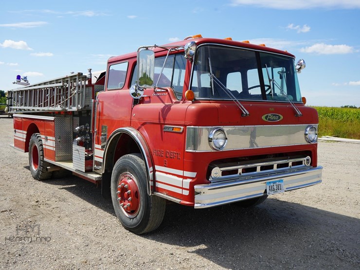 1977-ford-900-image-3