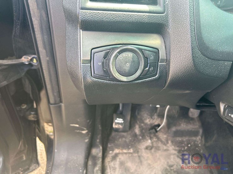 2016-ford-explorer-image-11