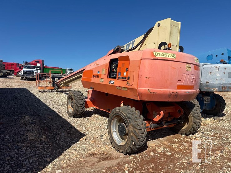 2013-jlg-800s-image-4
