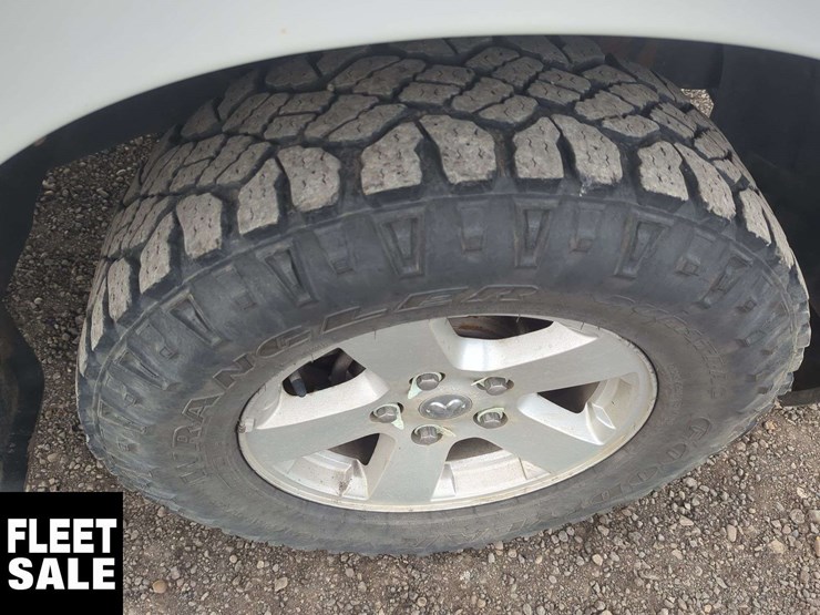 2012-ram-1500-slt-image-38