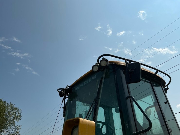 2018-deere-524k-image-43