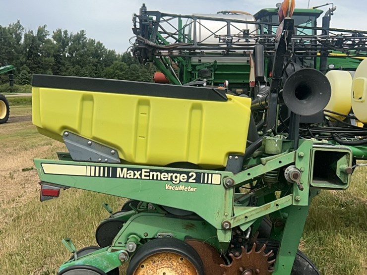 john-deere-7200-image-33